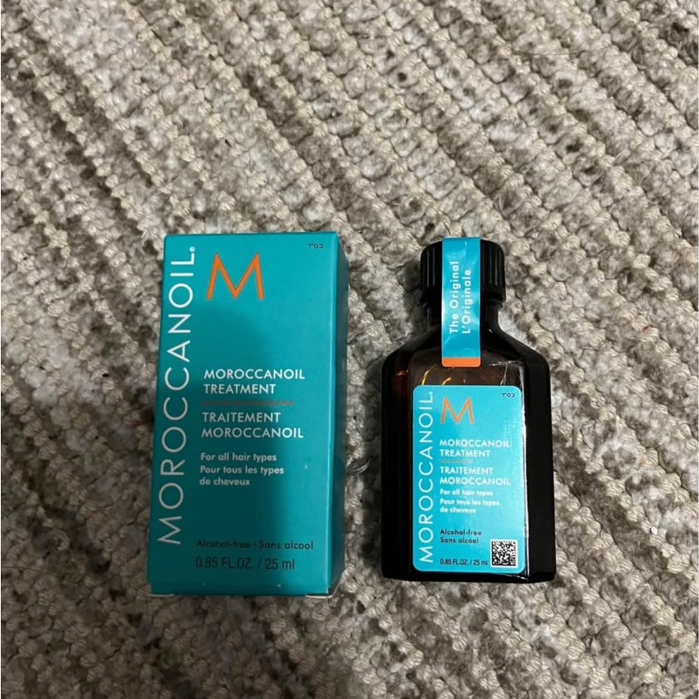 Moroccanoil Treatment for All Hair Types - Blue and Brown